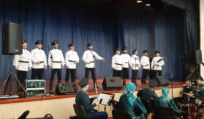 Оренбургский государственный академический русский народный хор посетил с концертом военнослужащих в Тоцком-2